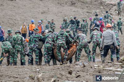 Cuaca Buruk Hentikan Sementara Evakuasi Longsor Cisarua, 65 Korban Masih Dicari