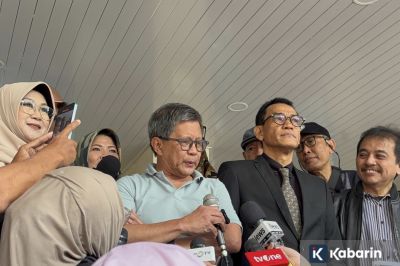 Rocky Gerung Hadir di Polda Metro Jaya Sebagai Ahli Meringankan Kasus Ijazah Jokowi