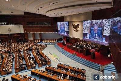 DPR Resmi Setujui Adies Kadir Jadi Hakim MK dari DPR