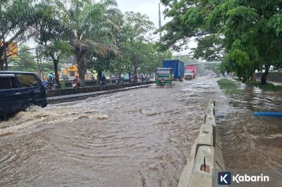 Jalan Daan Mogot Lumpuh Akibat Banjir, Pengendara Diimbau Cari Alternatif