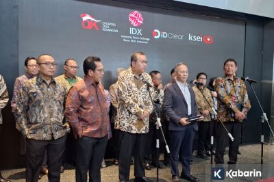 OJK Naikkin Batas "free float" Saham Jadi 15 Persen Bulan Depan