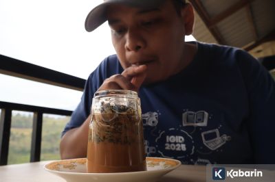 Bangkit dari Galodo, Kopi Tungkuik Malalak Tetap Mengepul