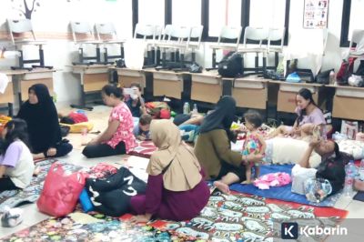 Ratusan Warga Kebon Pala Ngungsi Akibat Banjir Setinggi Dua Meter