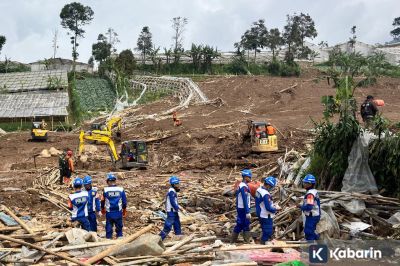 Pencarian Korban Longsor Bandung Barat Diperluas Menggunakan 18 Alat Berat