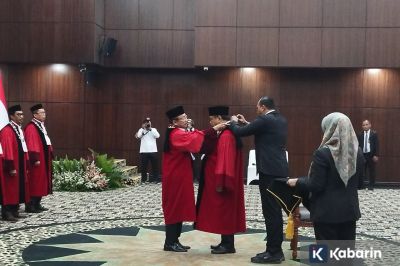Hakim Senior MK Arief Hidayat Resmi Purnabakti