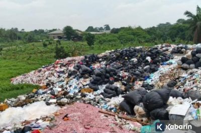 Polisi Amankan 21 Karung Potongan Uang di TPS Bekasi