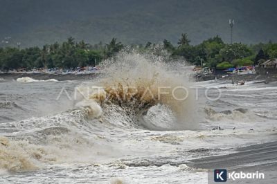 Gelombang Laut yang Tak Pernah Diam