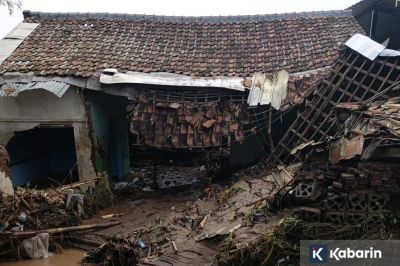 5 Rumah Rusak Parah Akibat Banjir di Majalaya