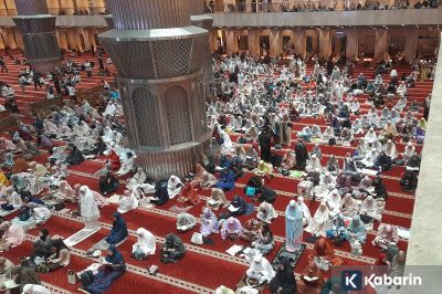 Jamaah Berbondong-bondong Tarawih Pertama di Masjid Istiqlal