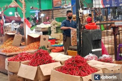 Harga Cabe dan Bawang Merah di Pasar Induk Kramat Jati Merangkak Naik