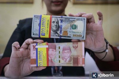 Rupiah Melemah ke Angka Rp16.829 per Dolar AS pada Senin Pagi