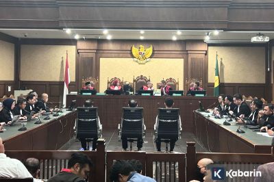 Sidang Korupsi Minyak Mentah Berlangsung hingga Dini Hari