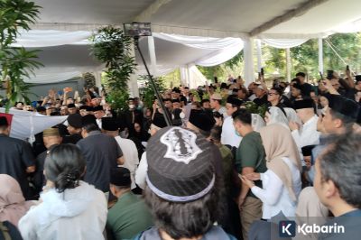 Alex Noerdin Dimakamkan di TPU Kebun Bunga Palembang