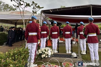 Prabowo Pimpin Prosesi Militer Pemakaman Try Sutrisno di Kalibata