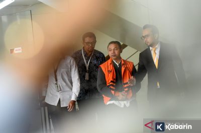 KPK Periksa Ajudan Gubernur Riau Nonaktif dalam Kasus Dugaan Pemerasan