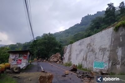 Longsor Blokir Total Jalur Nasional Trenggalek ke Ponorogo