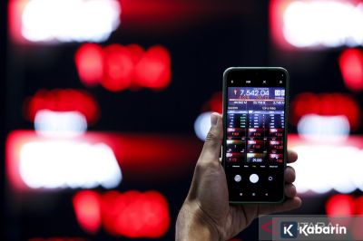 IHSG Melemah 211,38 Poin ke 7.374,31 pada Senin Pagi