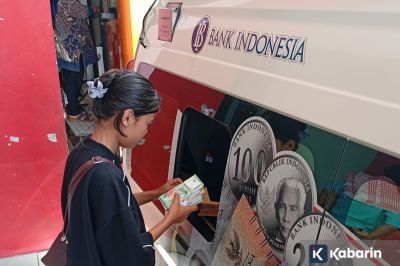 Rupiah Ditutup Melemah ke Level Rp16.949 per Dolar AS pada Senin Sore
