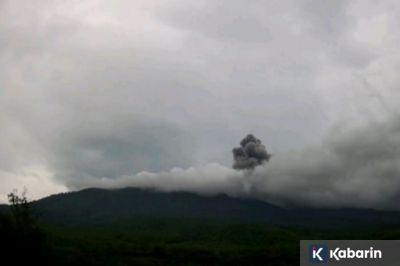 Gunung Lewotobi Laki-laki di Flores Timur Meletus Lagi