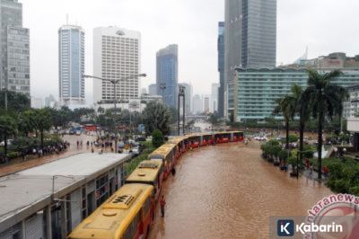 Banjir Melanda Jakarta, Sejumlah Rute Transjakarta Terkena Dampaknya