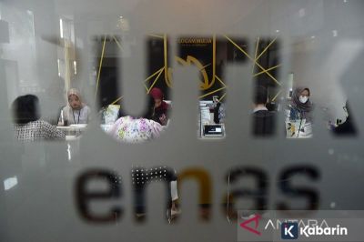 Hari Ini Harga Emas Antam Turun Rp53.000 Jadi Rp2.943.000 per Gram