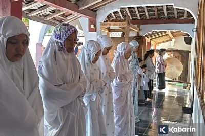 Jamaah Thariqah Syathariyah Ponorogo Rayakan Idul Fitri Lebih Awal