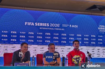 Tiga atau Empat Bek, John Herdman?