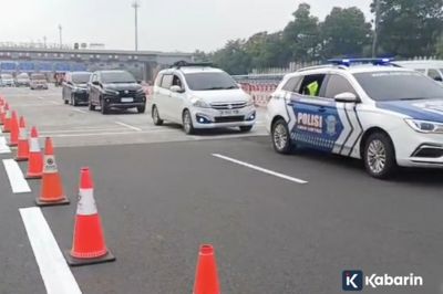 Contraflow Diterapkan di Tol Japek Arah Jakarta pada Jumat Pagi