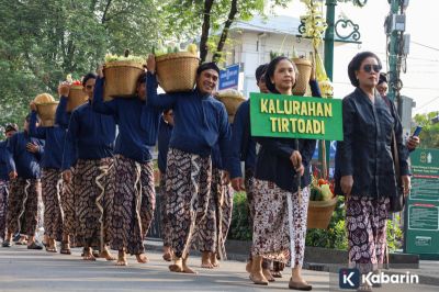 Kirab Budaya Meriahkan 80 Tahun Sri Sultan HB X, Ribuan Warga Ikut Serta