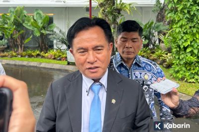 Menteri Yusril Hadiri Sumpah  Jabatan Hakim MK di Istana Kepresidenan