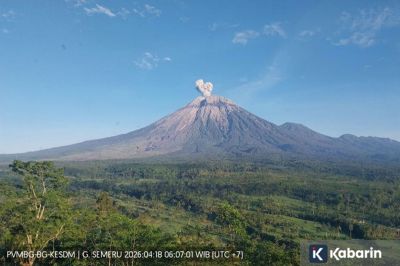 Gunung Semeru Erupsi Pagi Ini, Abu Vulkanik Mengarah ke Barat Daya