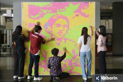 BEM Ubaya Bikin Mozaik Kartini yang Terbuat dari Sticky Notes