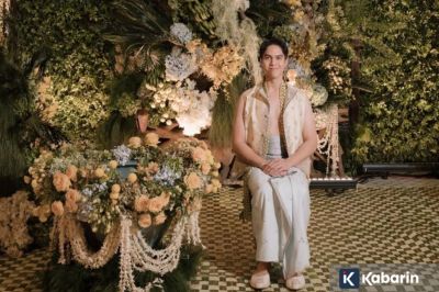 El Rumi Pakai Rompi yang Terinspirasi Era Regency Karya Didiet Maulana