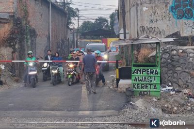 Perlintasan Kereta di Stasiun Bekasi Timur Dipasangi Palang Pintu