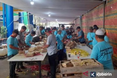 Pemprov DKI Minta Warga Tak Bungkus Daging Kurban Pakai Plastik