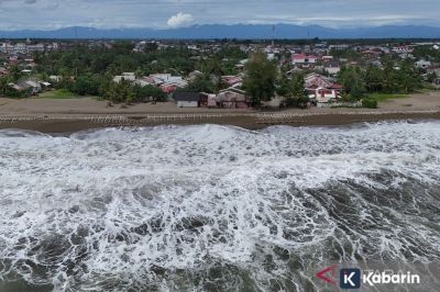 BMKG Ingatkan Potensi Gelombang Tinggi hingga 4 Meter di Laut Selatan