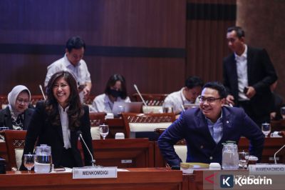 Kemkomdigi Kaji Aturan Wajib Nomor HP Saat Daftar Media Sosial
