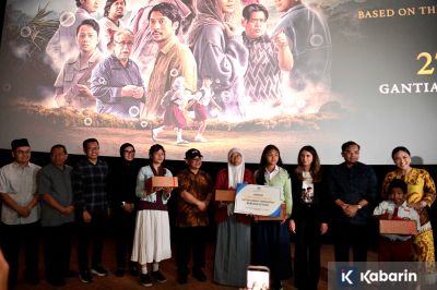 Kemendikdasmen & MD Entertainment Bagikan Ribuan Sepatu untuk Murid di Aceh