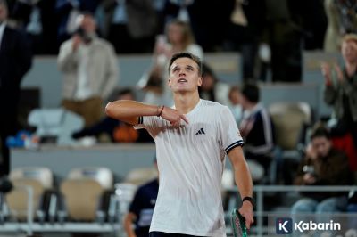 Mensik Kalahkan Fonseca untuk Lawan Zverev di Semifinal French Open