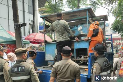 Sembilan PKL di Kawasan Blok M Ditertibkan Satpol PP
