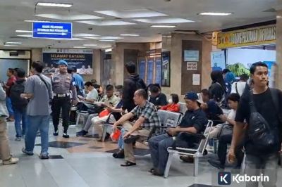 Denda Pajak Dihapus, Warga Padati Samsat Jakarta Barat