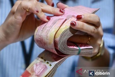 Rupiah Menguat ke Angka Rp17.859 per Dolar AS pada Senin Pagi