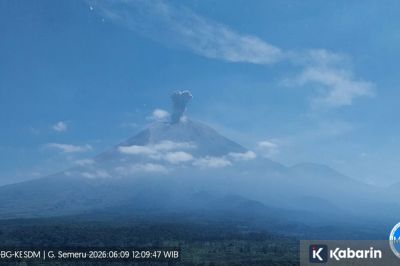Gunung Semeru Erupsi 10 Kali, Letusan Tertinggi Capai 1,2 Kilometer