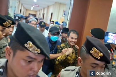 Roy Suryo dan Dokter Tifa Dibawa ke Polda Metro Jaya usai Keluar dari RS Polri