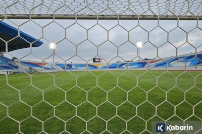 Arema Pertahankan Kiper Adi Satryo dan Gianluca untuk Musim Depan