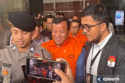 Bupati Kuansing Suhardiman Amby dan Sekda Zulkarnain Ditahan KPK Usai OTT