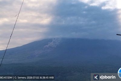Petang Tadi Gunung Semeru Erupsi Disertai Awan Panas Sejauh 4 Kilometer