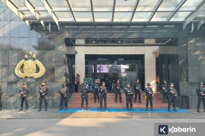 Jelang Jumpa Pers, Polda Metro Dijaga Personel Brimob Bersenjata Lengkap