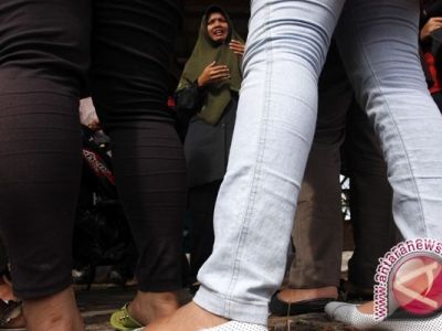 Ini 7 bahaya pakai celana jeans ketat bagi kesehatan