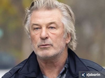 Alec Baldwin alami kecelakaan mobil, kap sampai terangkat usai tabrak pohon
